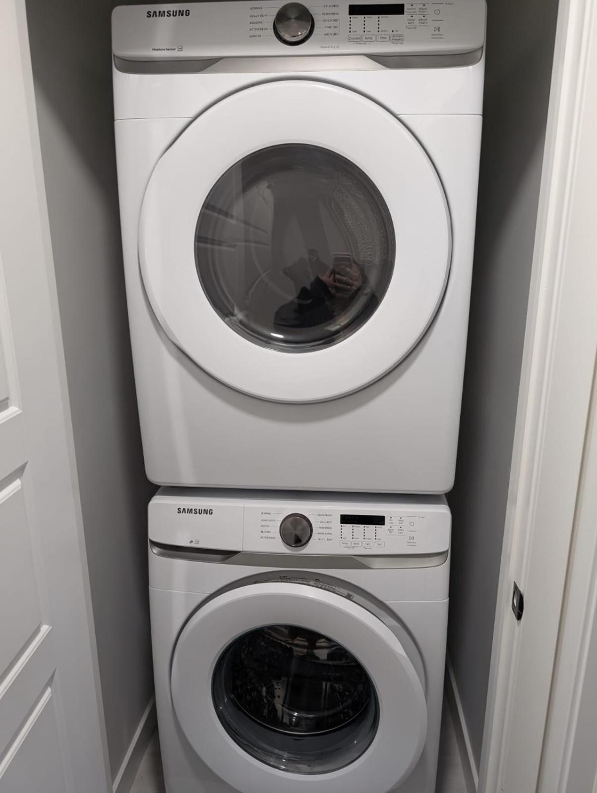 Beautiful Home, Close To Many Amenities - Full Apartment Edmonton