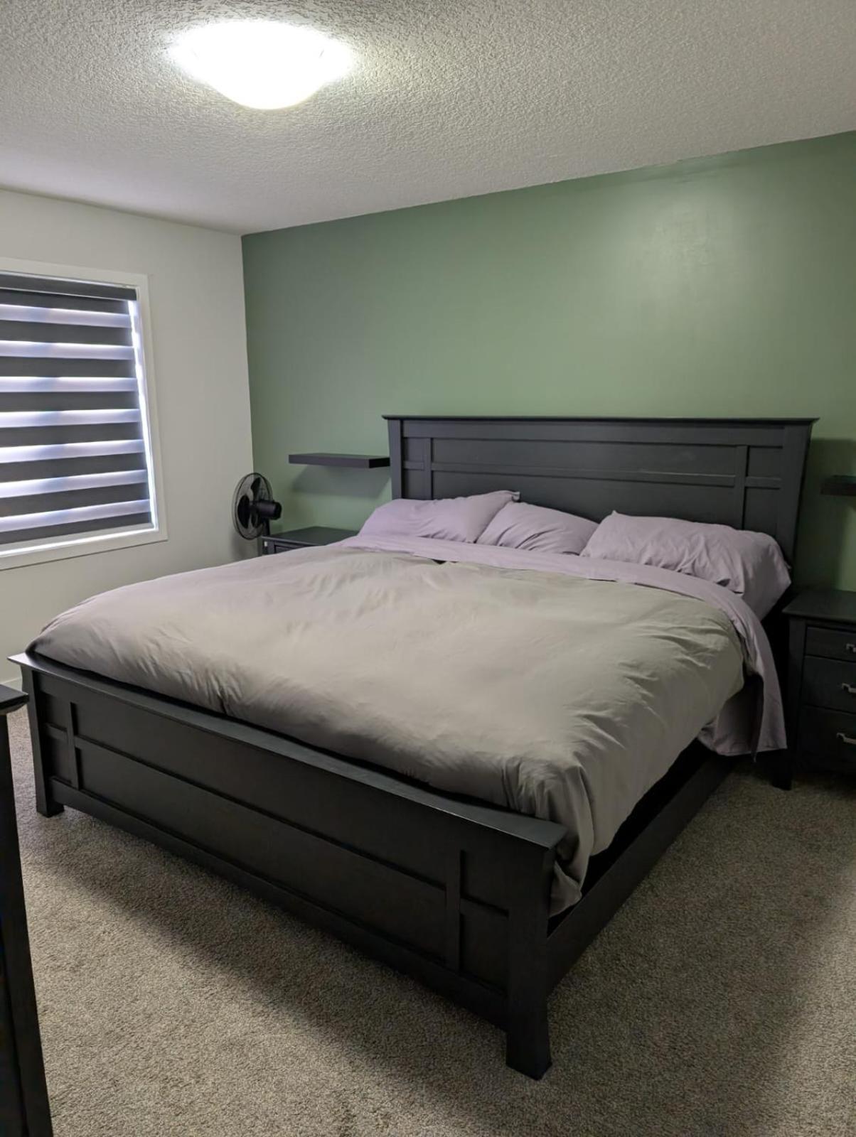 Apartment Beautiful Home, Close To Many Amenities - Full Edmonton