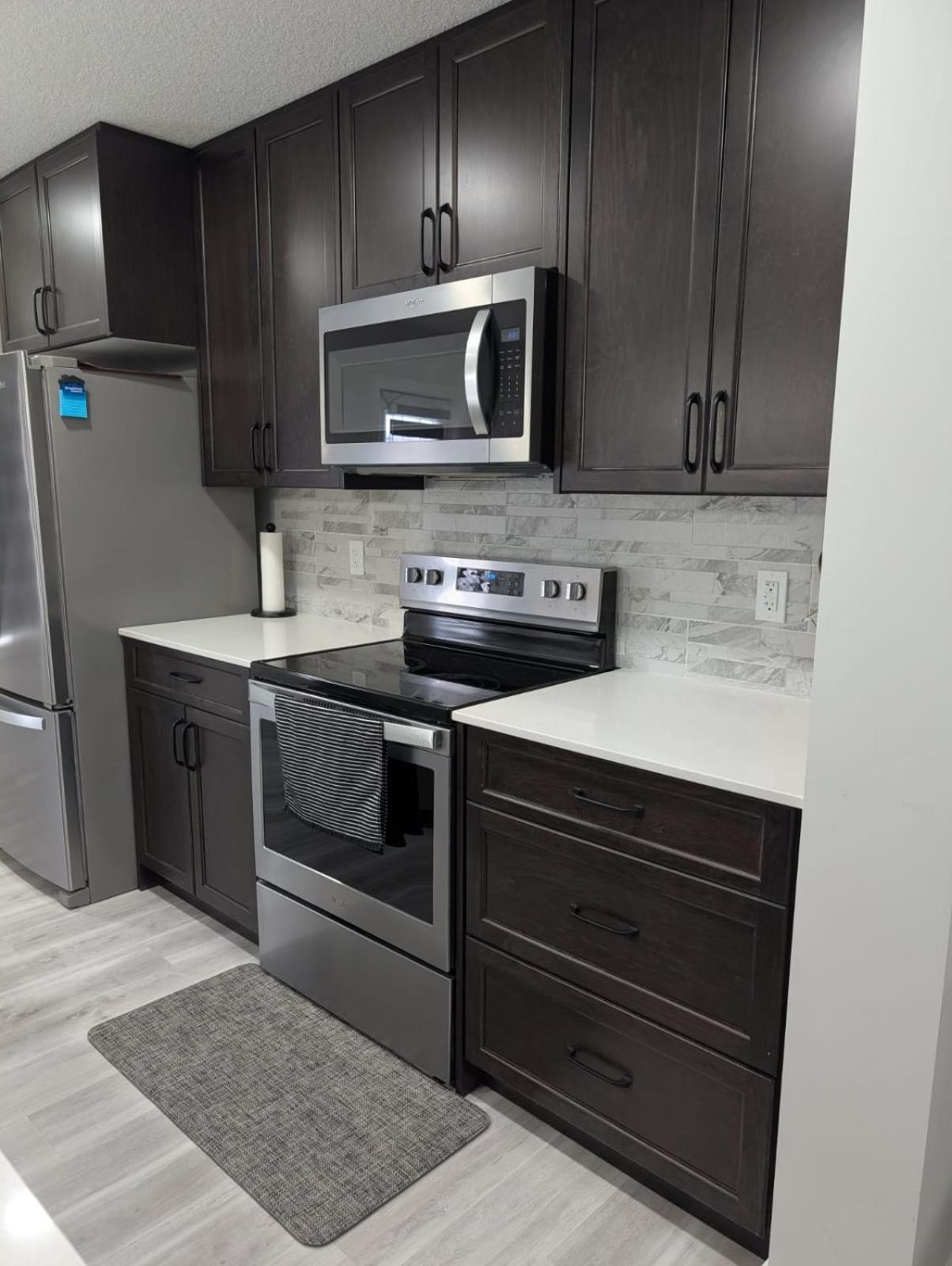 Beautiful Home, Close To Many Amenities - Full Apartment