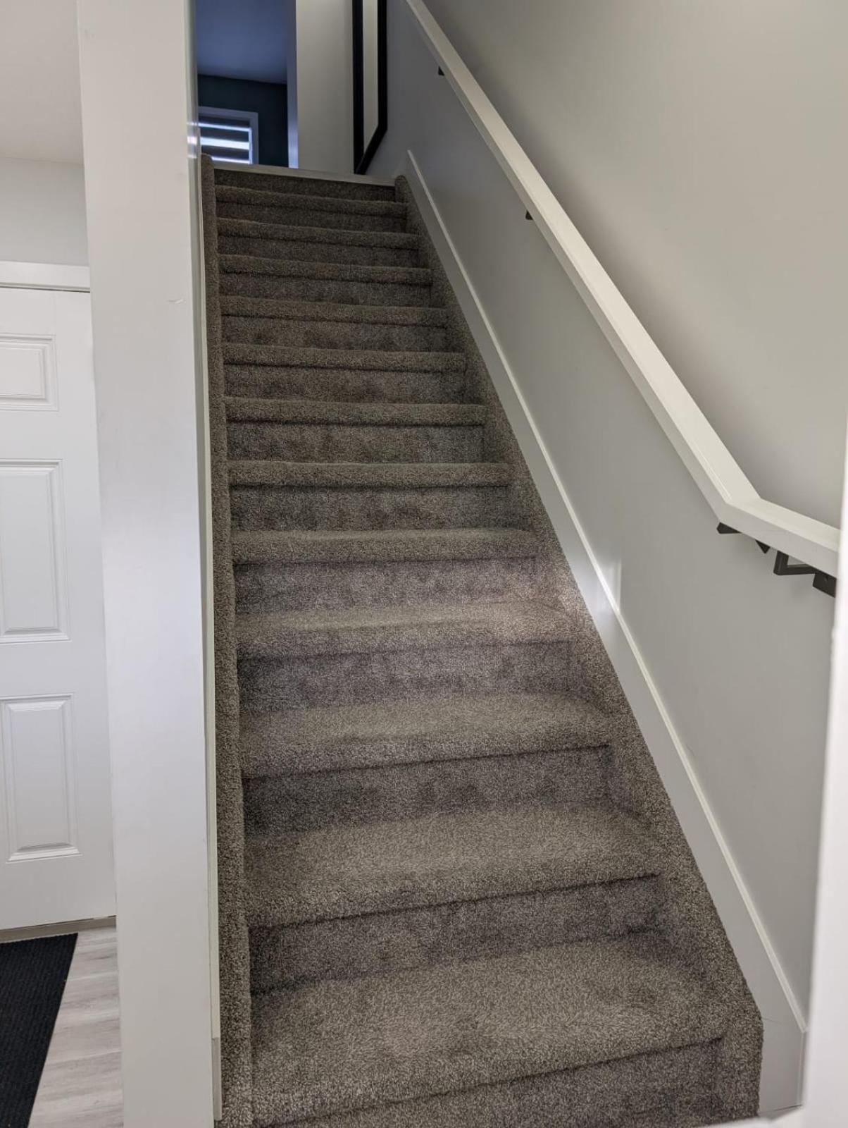 Apartment Beautiful Home, Close To Many Amenities - Full *